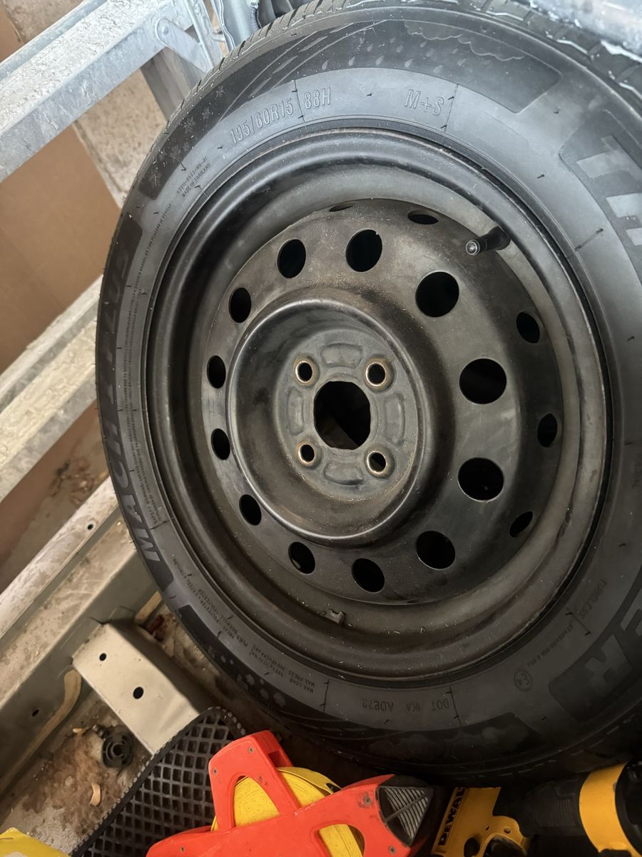 brand new set tires 195-60/r15