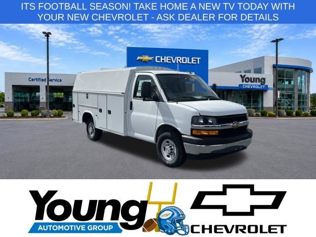 2025 Chevrolet Express 3500 