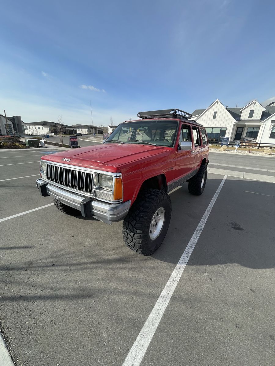 Jeep Cherokee XJ (Red) - Classic 4x4 SUV with Roof Rack and Subwoofer, Used