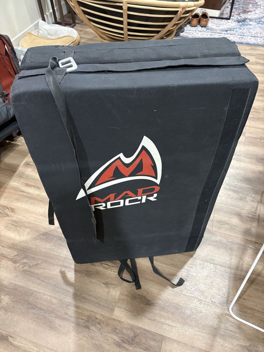 Mad Rock Climbing Crash Pad - Black Bouldering Mat