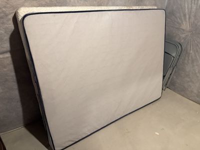 Queen mattress and box springs