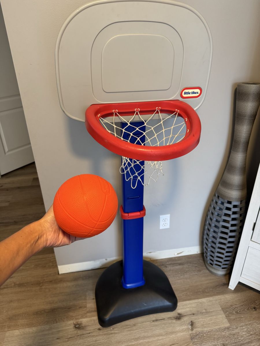 Little Tikes adjustable basketball hoop