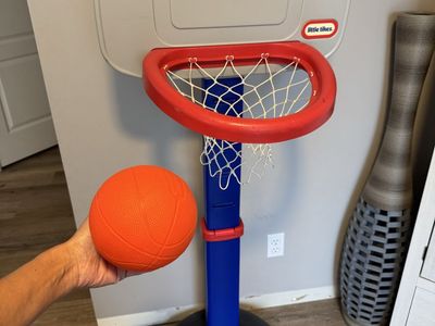 Little Tikes adjustable basketball hoop