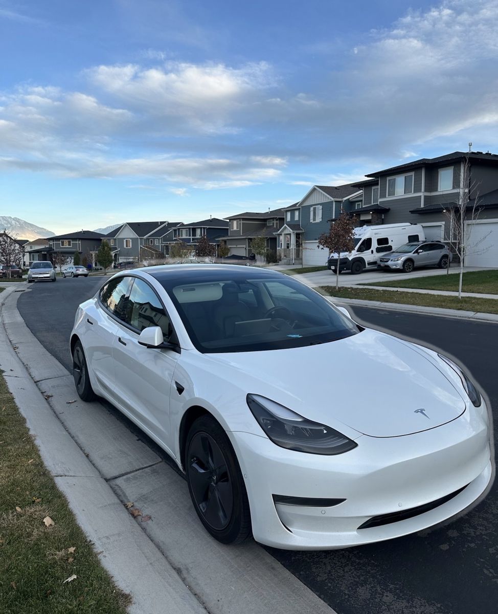 2021 Tesla Model 3 - Standard Range Plus