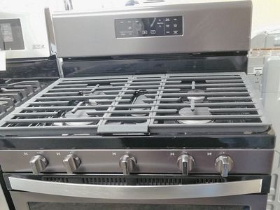 Like New Whirlpool GAS Range~5th Burner~90 Day Guarantee