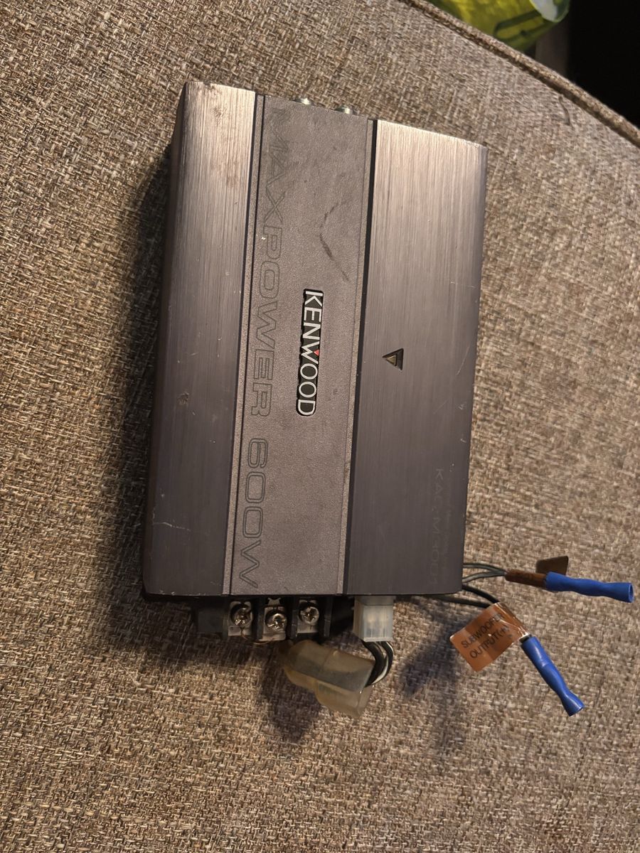 Kenwood max power 800 watt amplifier in good condition