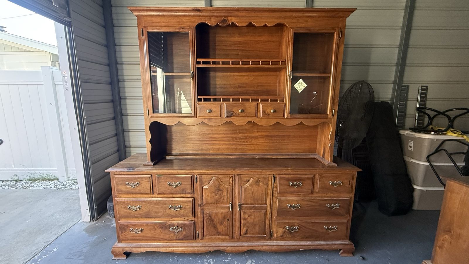 Set of vintage Early American Colonial-style buffet and china hutch. It is a two-piece dining room display and storage unit and