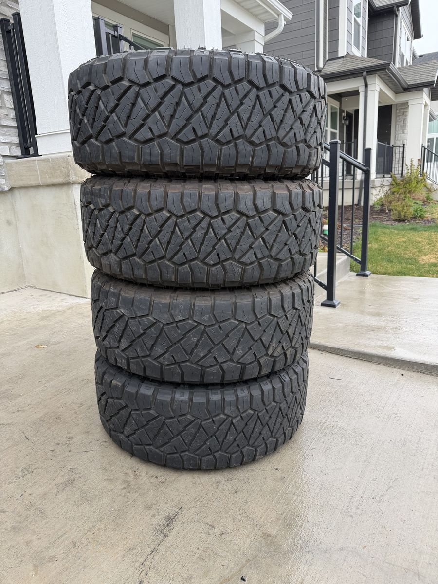 35/12.50R20 Nitto Ridge Grappler Load F Like new