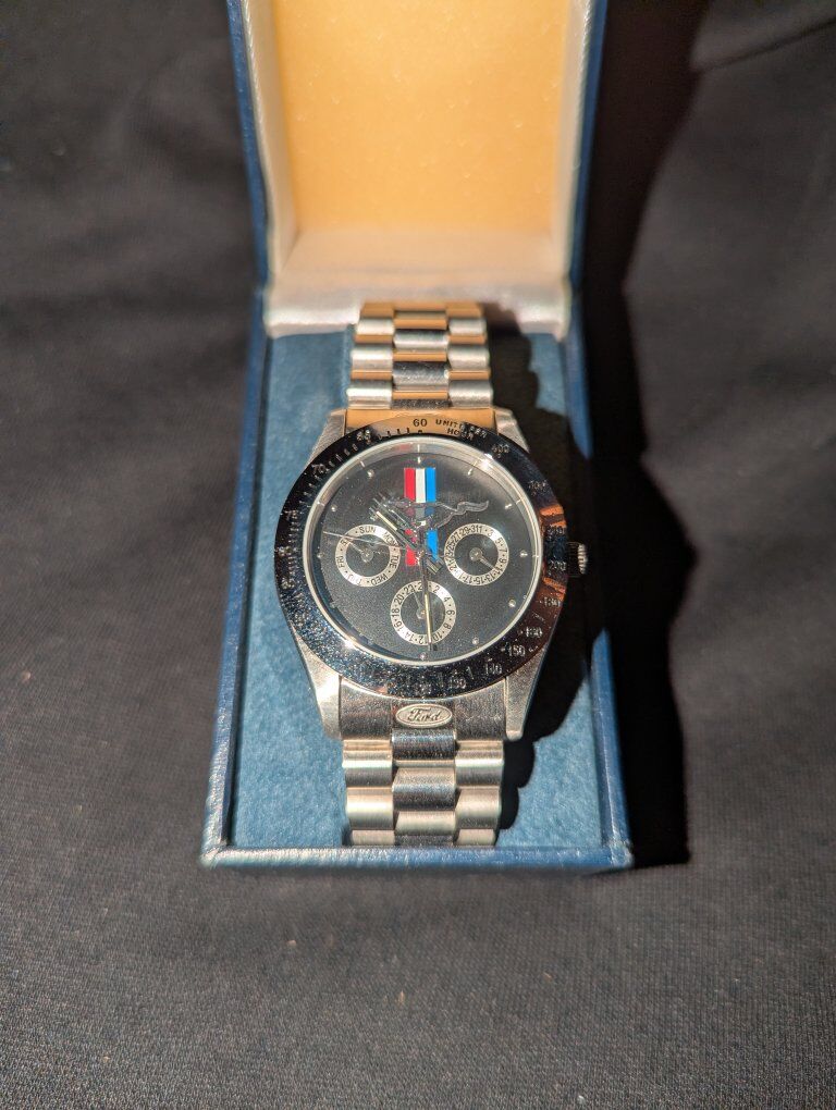 Ford Mustang Watch