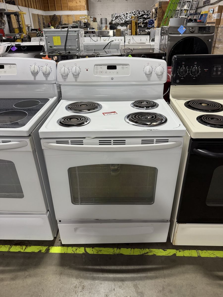 GE White Electric Coil Top Range 30" 4-Burner Freestanding Stove with Oven
