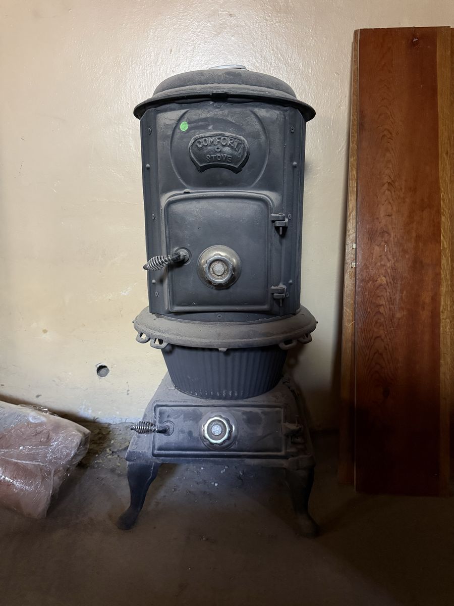 Antique Comfort Stove Cast Iron Wood Burning Fireplace Stove