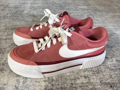 Nike Women's Court Legacy Lift Platform Shoes - Pink/White, Excellent Condition size 6 Women’s