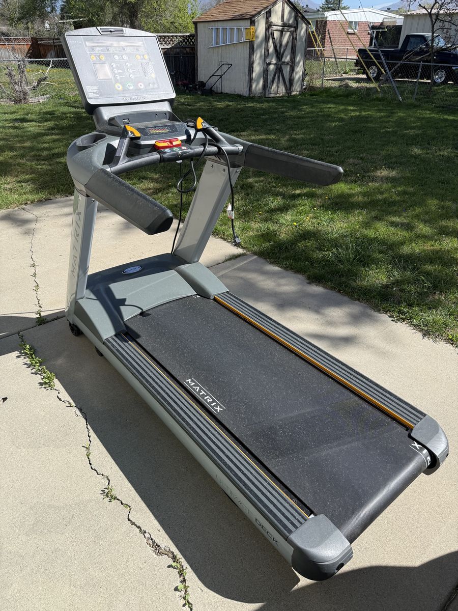Mattix Commercial Treadmill