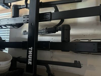 Thule T2 Pro XT 2-Bike Hitch Rack - Black - Excellent Condition for Car/Truck