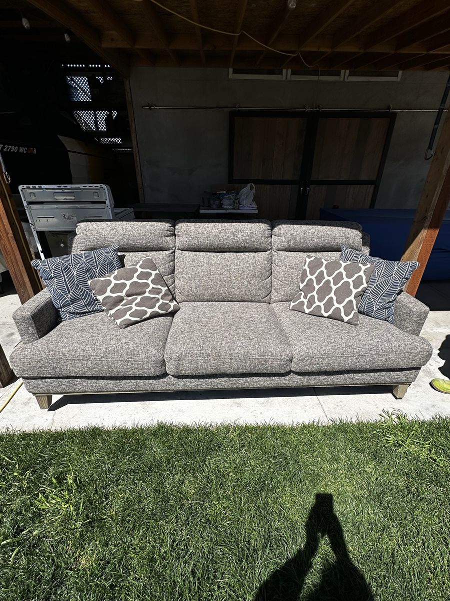 Grey couch from RCWilley