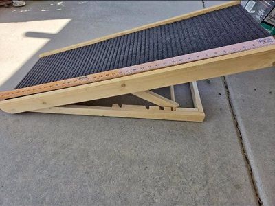 Adjustable dog ramp