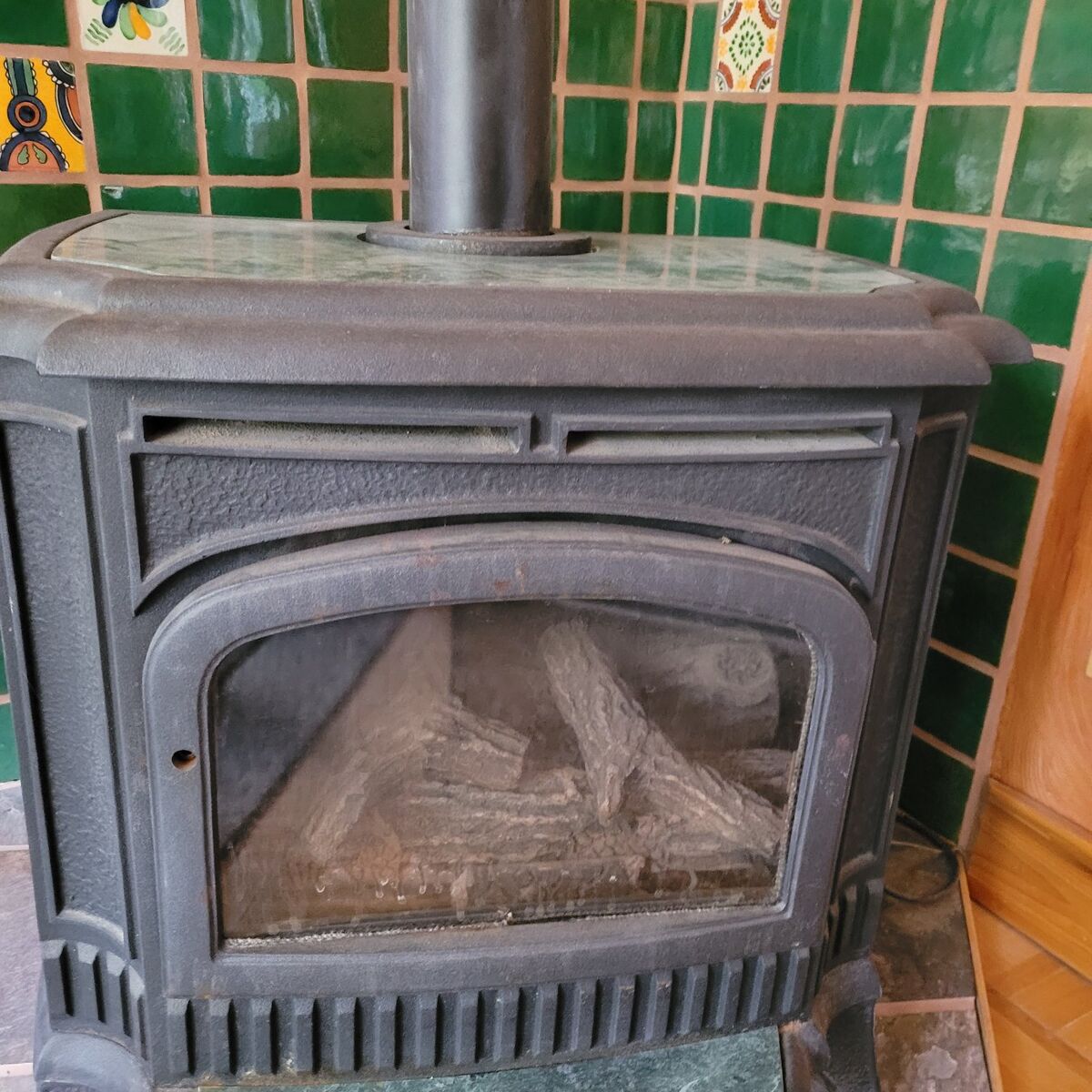 Gas freestanding fireplace