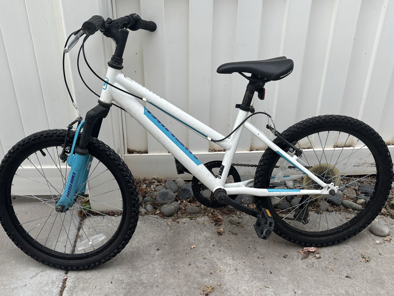 Nishiki Youth Mountain Bike, White/Blue, 20-inch Wheels, Single Speed