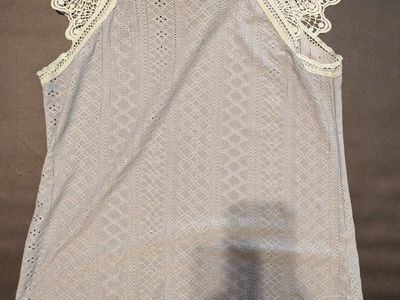 Chic Women's Mint Green Crochet Lace Cap Sleeve Blouse - Size Large, Excellent Condition