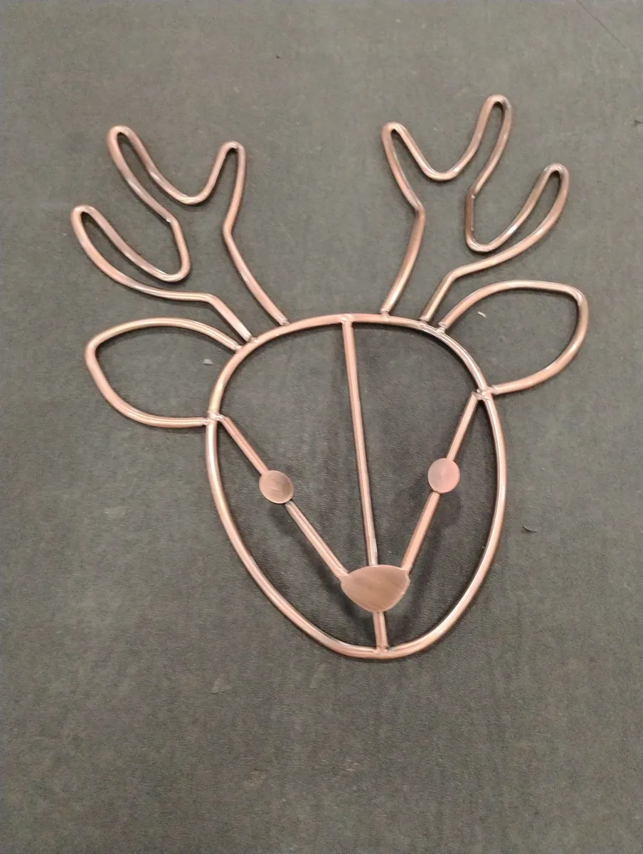 Deer Wire Wall Hanging