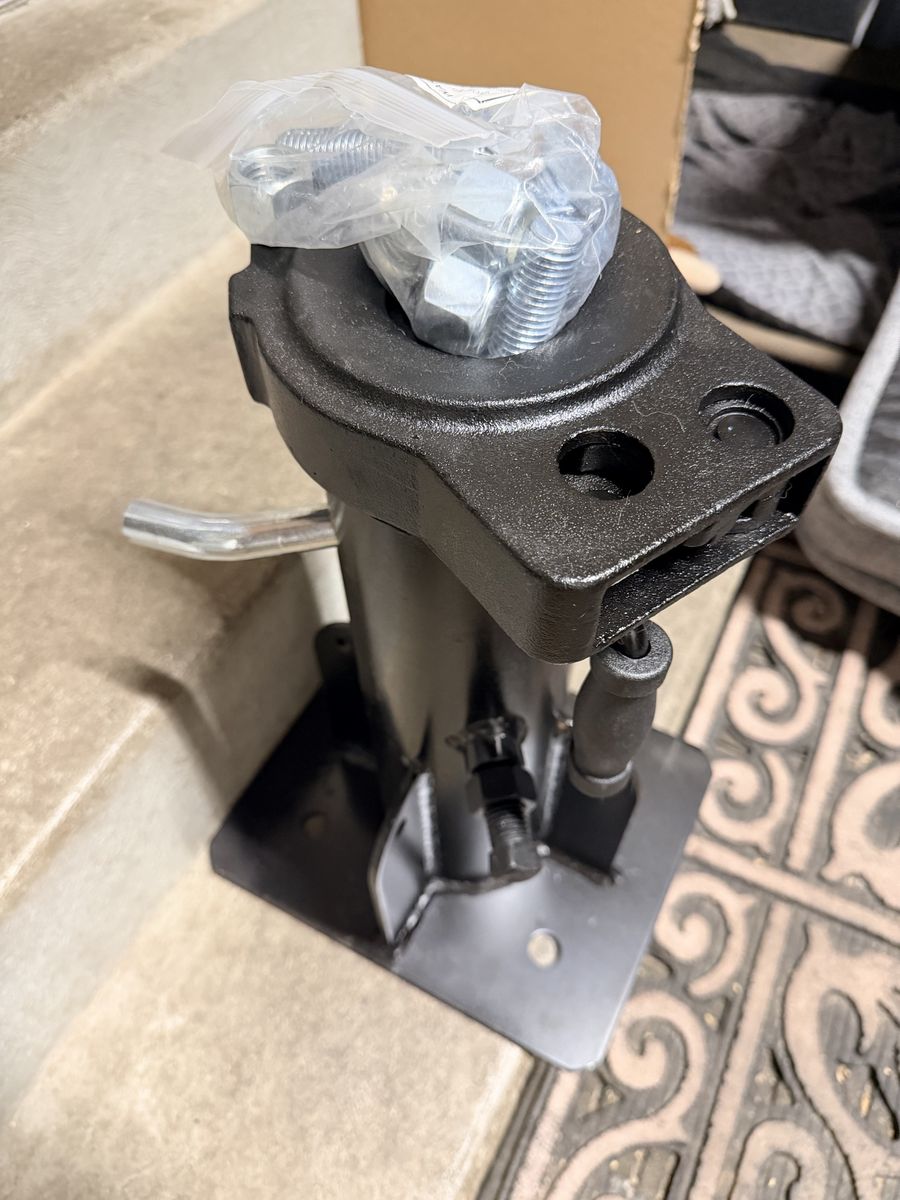 5th Wheel to Gooseneck Adapter