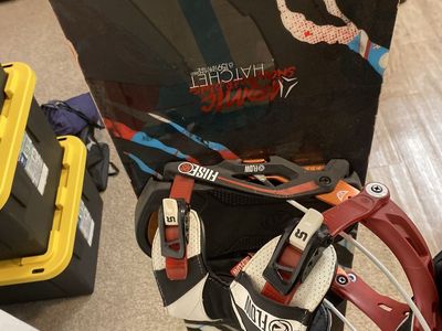 Atomic snowboard and flow bindings
