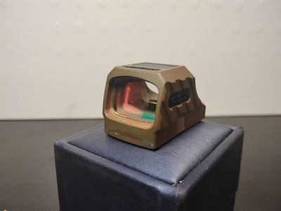 Holosun SCS-320-GR-SIG-CY Enclosed Emitter Green Dot Sight