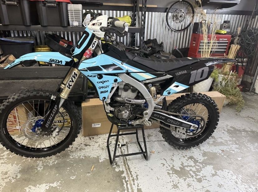 2016 Yamaha YZ250F 4-Stroke Dirt Bike - Light Blue/Black with SKDA & Oakley Graphics
