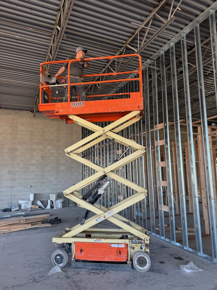 SCISSOR LIFT RENTAL.  19 - 26 - 32FT 