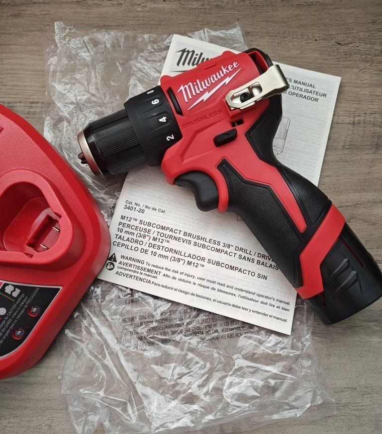 Milwaukee Tool M12 Brushless Drill Driver with Battery, Subcompact drill