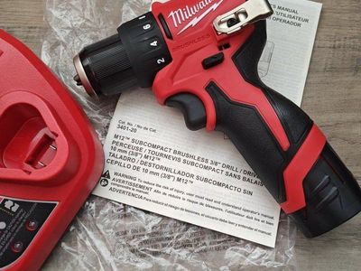 Milwaukee Tool M12 Brushless Drill Driver with Battery, Subcompact drill