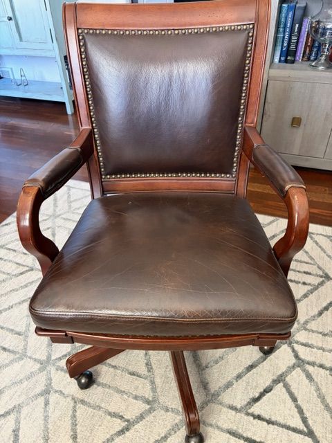 Traditional Executive Chair - Solid wood w/leather