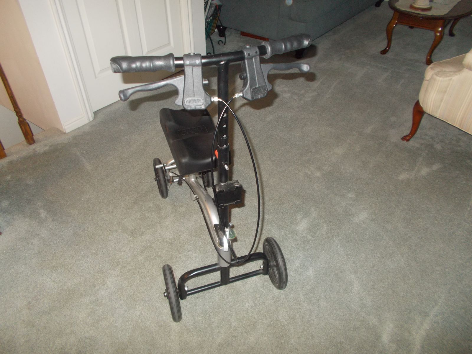 Nova heavy-duty Knee Scooter $100.