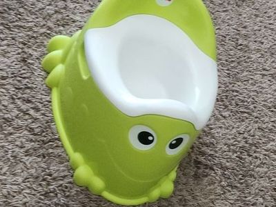 Frog potty train