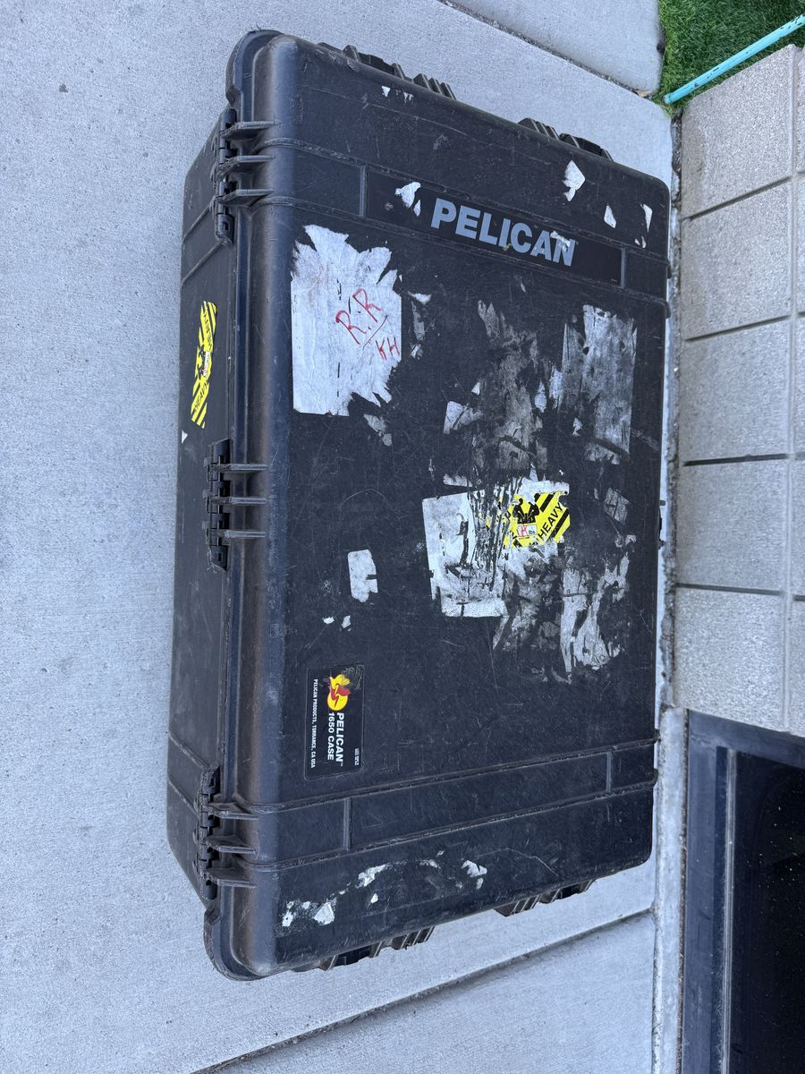 Very Beat Up Peilcan Hard Case Model 1650