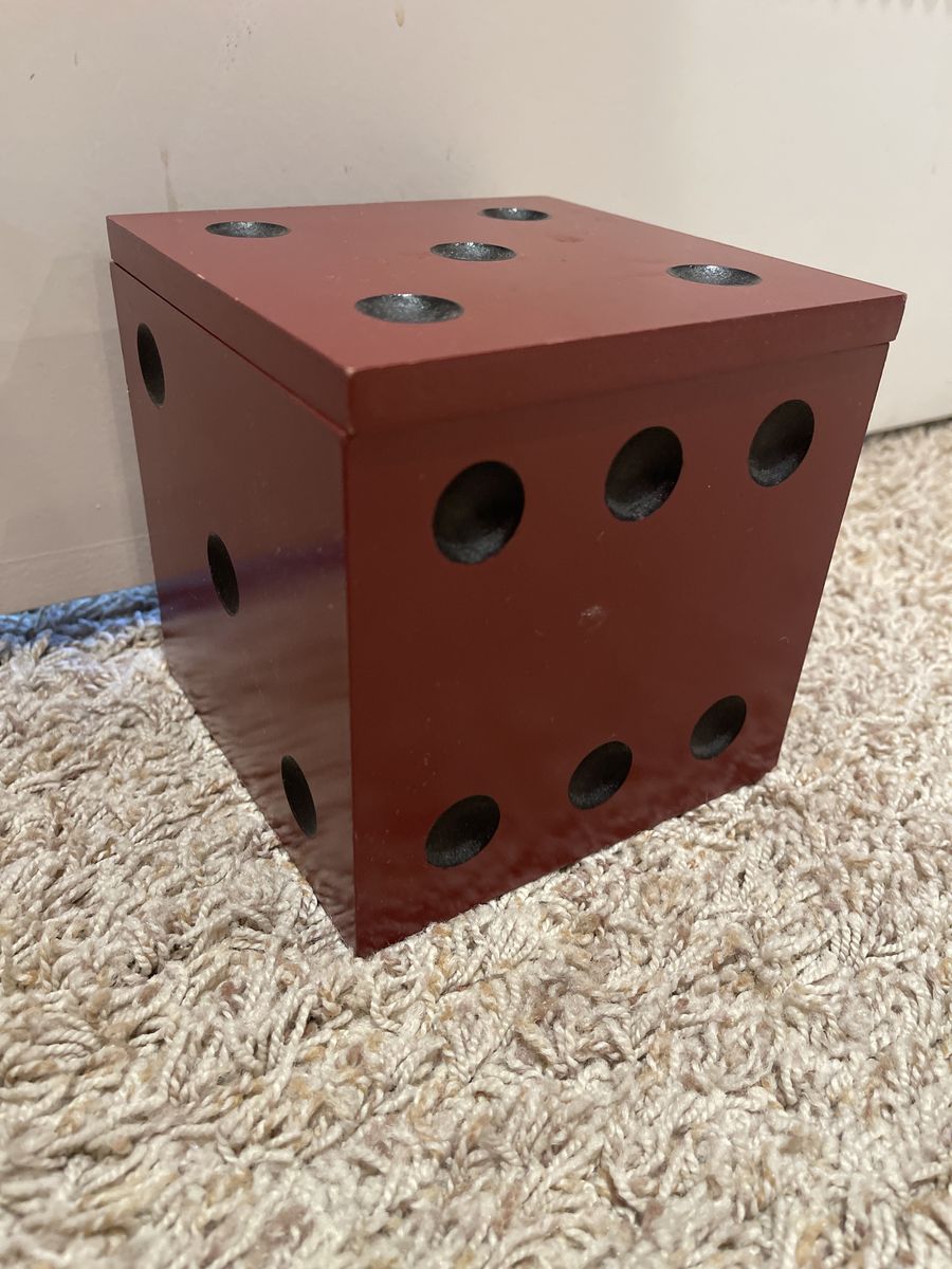 Liar’s Dice: A Classic Bluffing Game in Wooden Box
