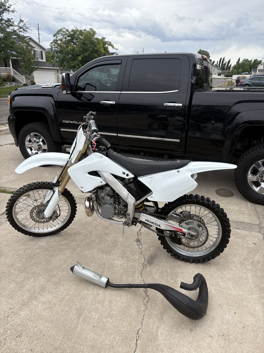 Honda CR250R 2001 Dirt Bike  2-Stroke with Extras