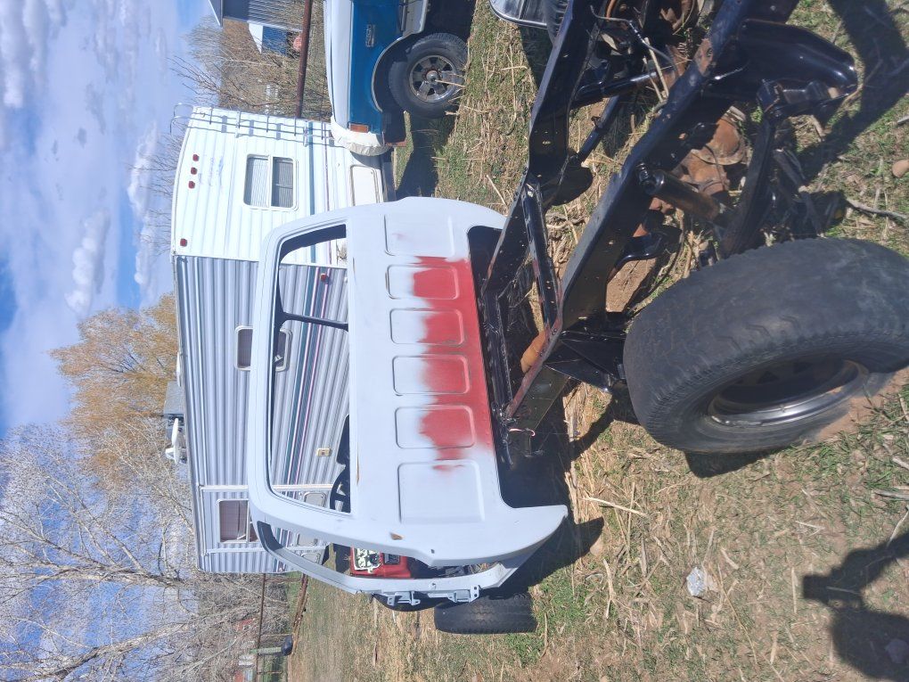 1988 Chevy cab good cab and 4 wheel drive frame ro