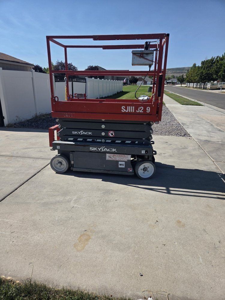 Skyjack Electric Scissor Lift SJIII 3219