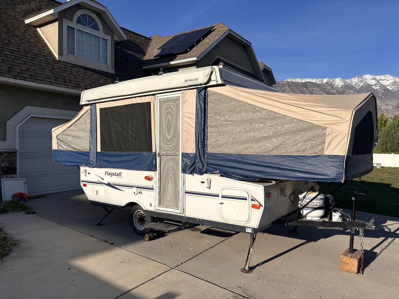 Flagstaff Pop-Up Camper - Perfect for Camping Adventures!