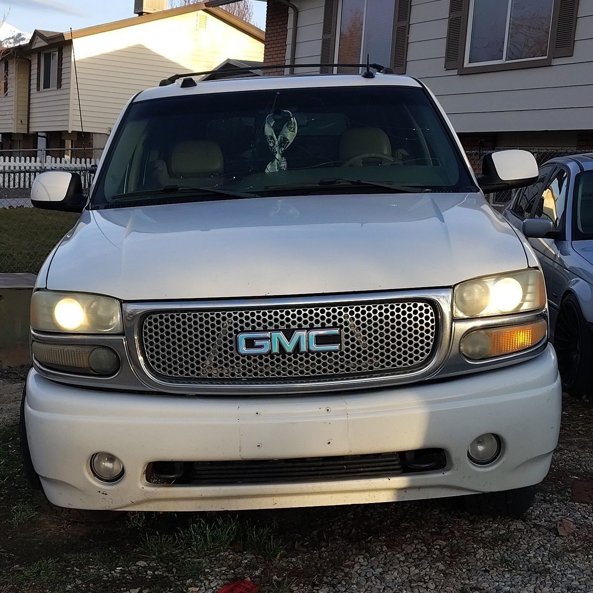 2004 GMC YUKON Denali