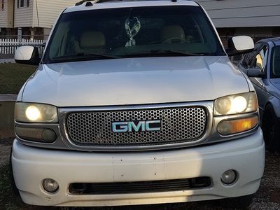 2004 GMC YUKON Denali