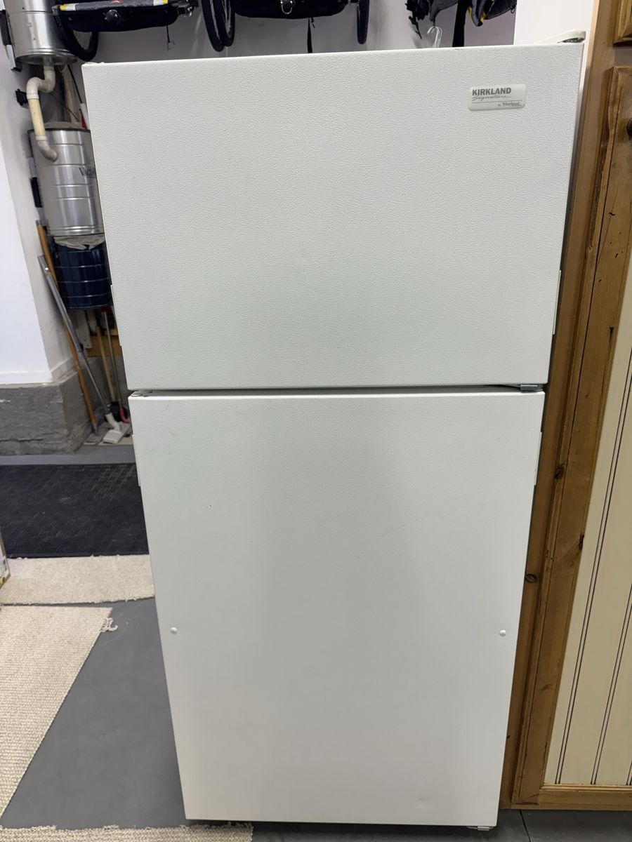 “Kirkland Signature by Whirlpool Top-Freezer Refrigerator – 14 cu ft, Works Great”