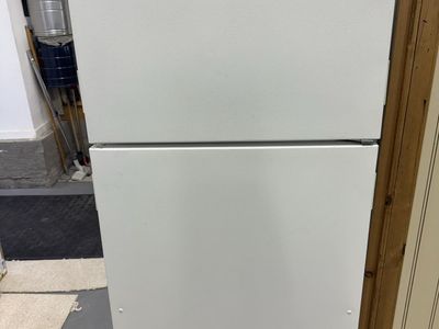 “Kirkland Signature by Whirlpool Top-Freezer Refrigerator – 14 cu ft, Works Great”