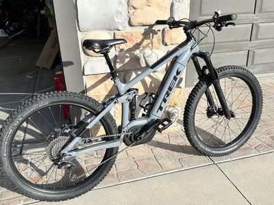 For Sale 2018 Trek E-Bike w/Bosch Motor (Medium Frame)
