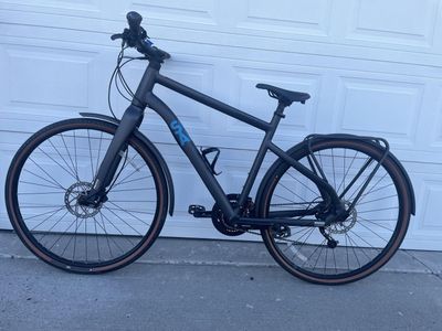 Ghost Square Cross 5.6 Hybrid – (18 in) – Gravel Wheelset – Fenders, Rack, Hidden Cables