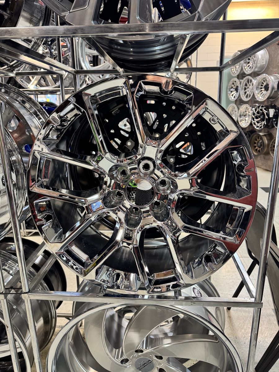 MODEL RS22 Chrome 22x9. Brand new set of 4 wheels.