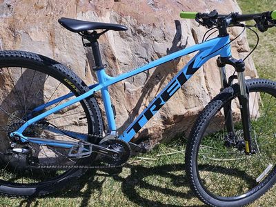 Trek Marlin 5 Mountain Bike - Size Medium - Light Blue (Upgraded Grips)