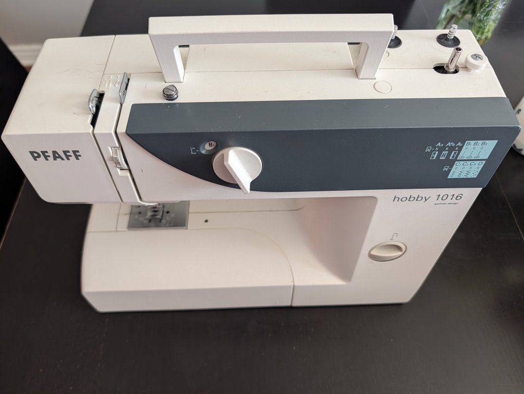 Pfaff Hobby 1016 sewing machine