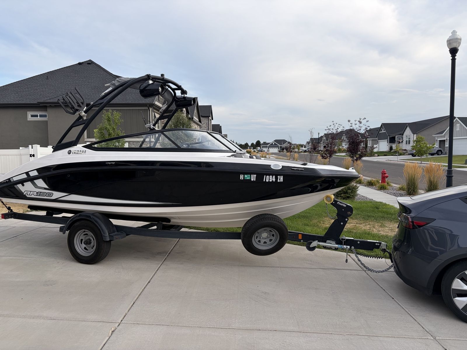 2019 Yamaha AR190 wake surfing/boarding Jet Boat with Wakeboard Tower, Bimini Top & Trailer